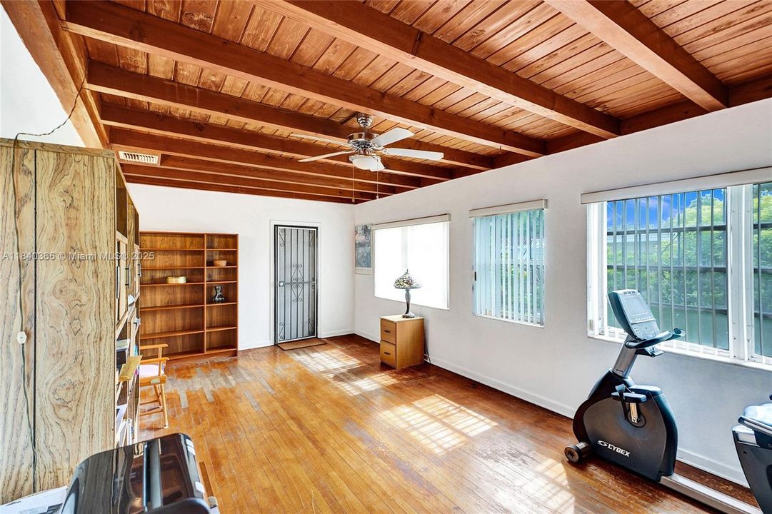 Vendido Recientemente: $475,000 (2 camas, 1 baños, 1150 Pies cuadrados)