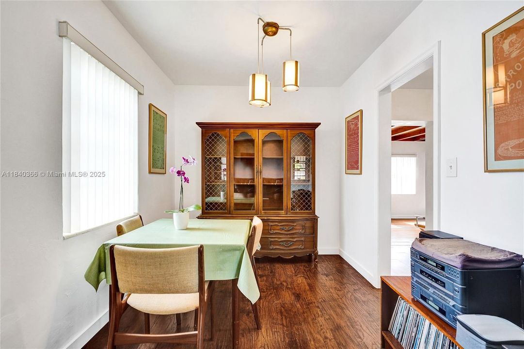 Vendido Recientemente: $475,000 (2 camas, 1 baños, 1150 Pies cuadrados)