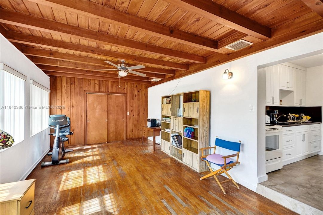 Vendido Recientemente: $475,000 (2 camas, 1 baños, 1150 Pies cuadrados)