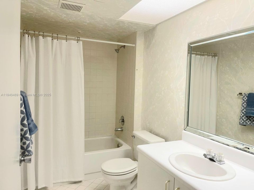 Vendido Recientemente: $140,000 (1 camas, 1 baños, 1056 Pies cuadrados)