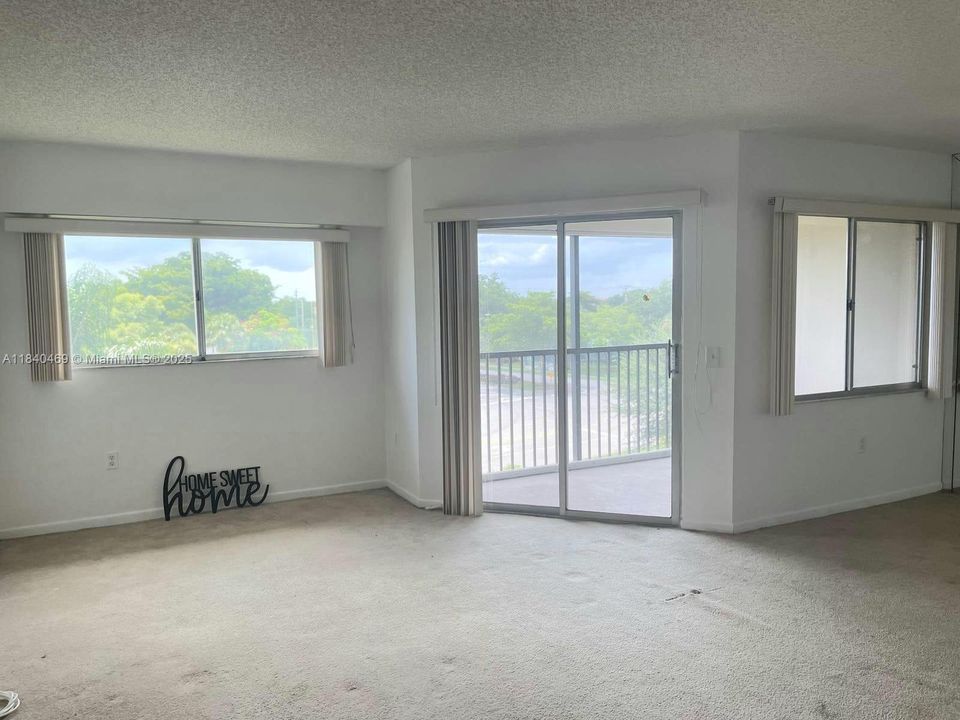 Vendido Recientemente: $140,000 (1 camas, 1 baños, 1056 Pies cuadrados)