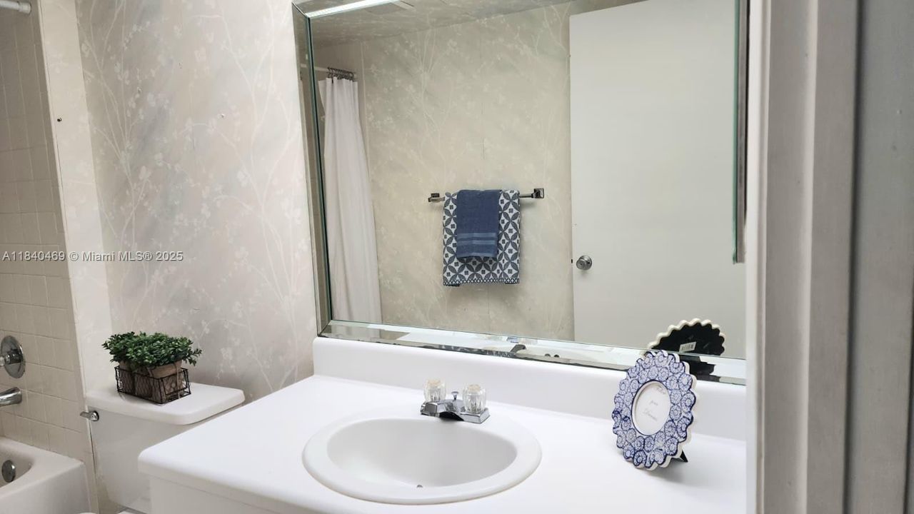 Vendido Recientemente: $140,000 (1 camas, 1 baños, 1056 Pies cuadrados)