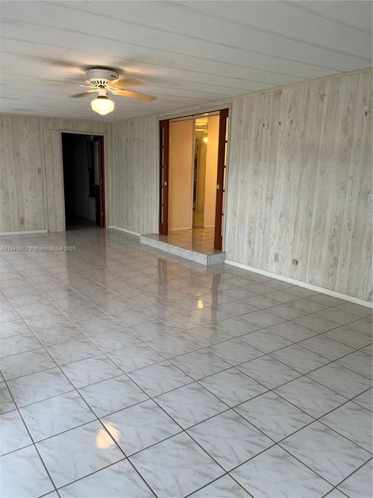 For Sale: $399,000 (3 beds, 3 baths, 1016 Square Feet)