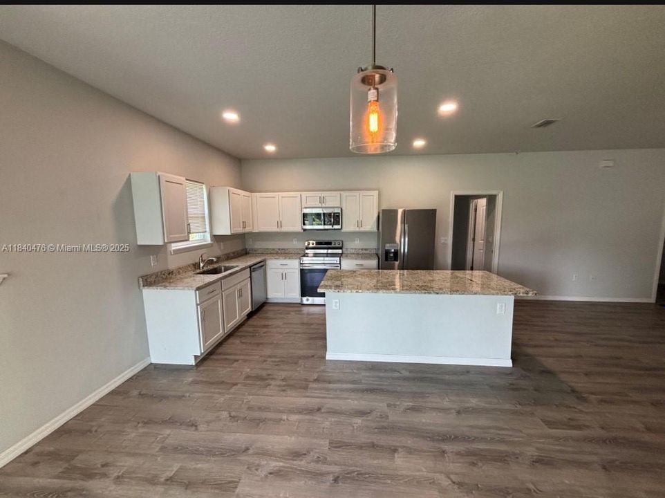 待售: $600,000 (0 贝兹, 0 浴室, 3006 平方英尺)