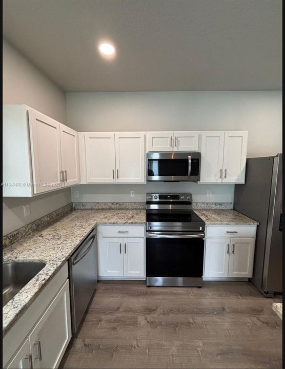 待售: $600,000 (0 贝兹, 0 浴室, 3006 平方英尺)