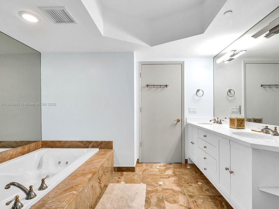 На продажу: $1,690,000 (3 спален, 3 ванн, 1750 Квадратных фут)