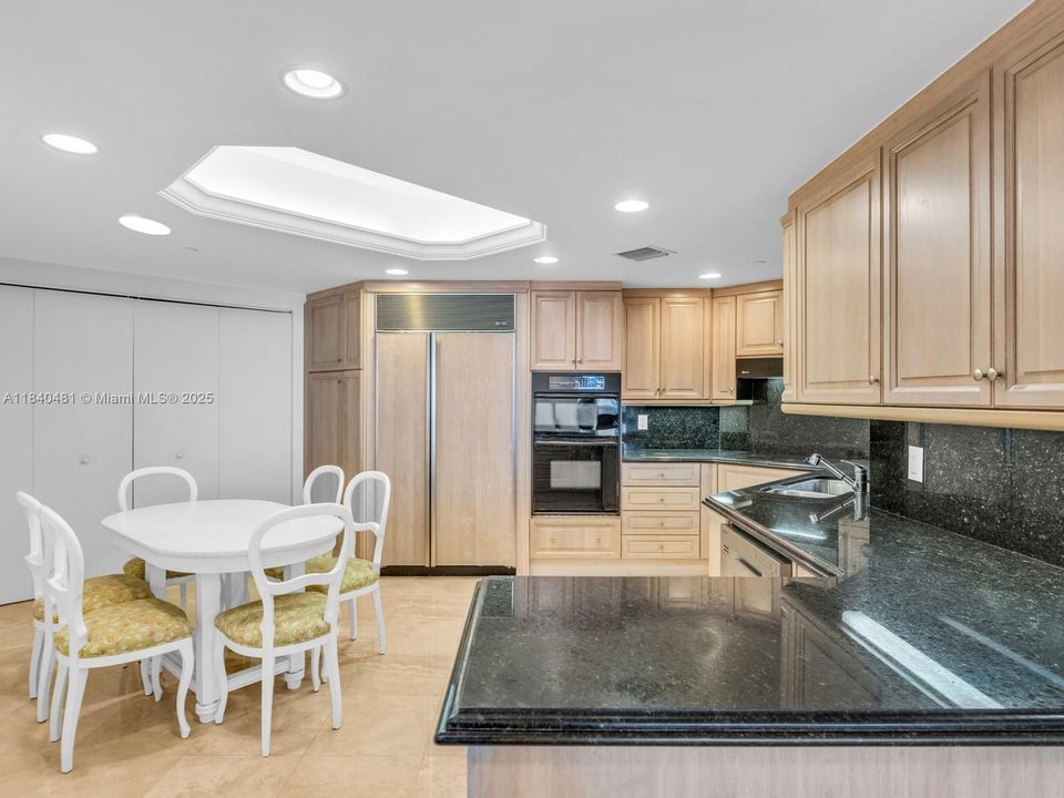 На продажу: $1,690,000 (3 спален, 3 ванн, 1750 Квадратных фут)