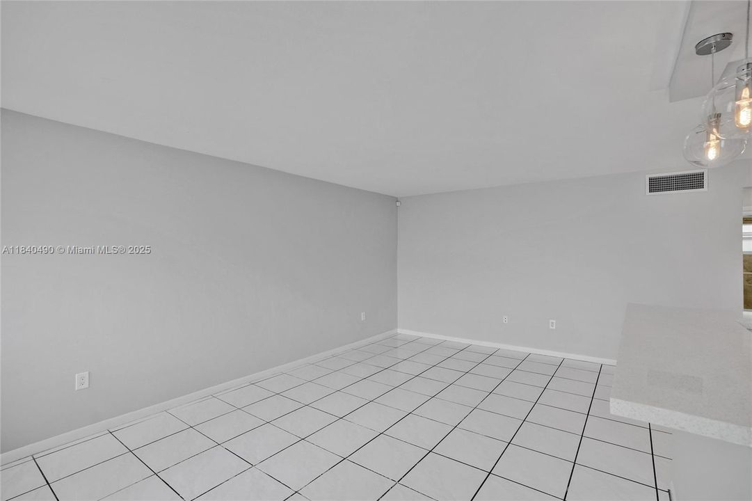 Недавно продано: $319,900 (1 спален, 1 ванн, 768 Квадратных фут)