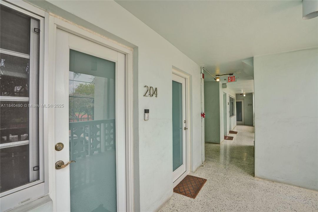 Недавно продано: $319,900 (1 спален, 1 ванн, 768 Квадратных фут)