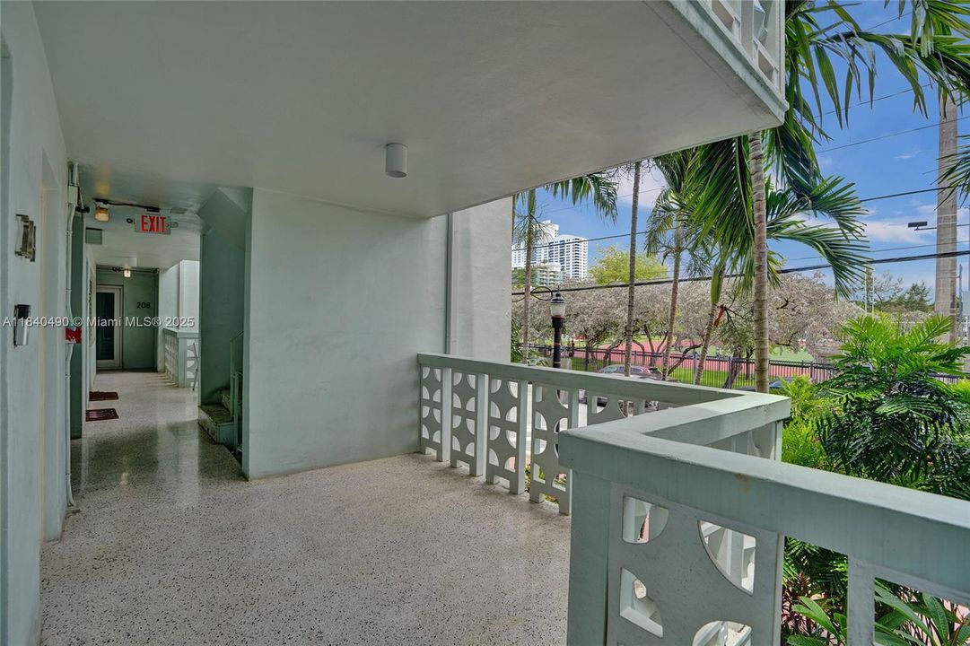 Недавно продано: $319,900 (1 спален, 1 ванн, 768 Квадратных фут)