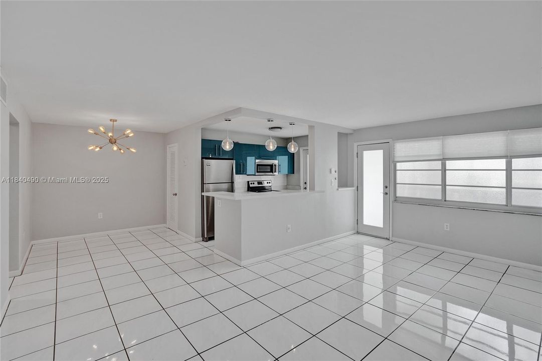 Недавно продано: $319,900 (1 спален, 1 ванн, 768 Квадратных фут)