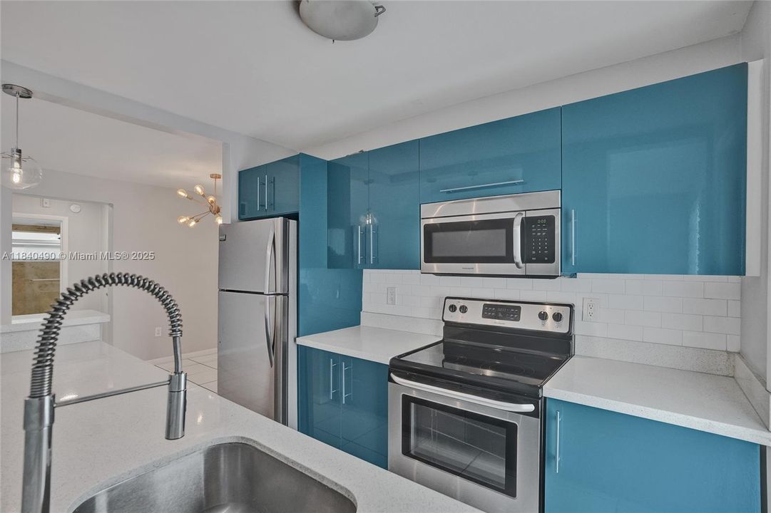 Недавно продано: $319,900 (1 спален, 1 ванн, 768 Квадратных фут)