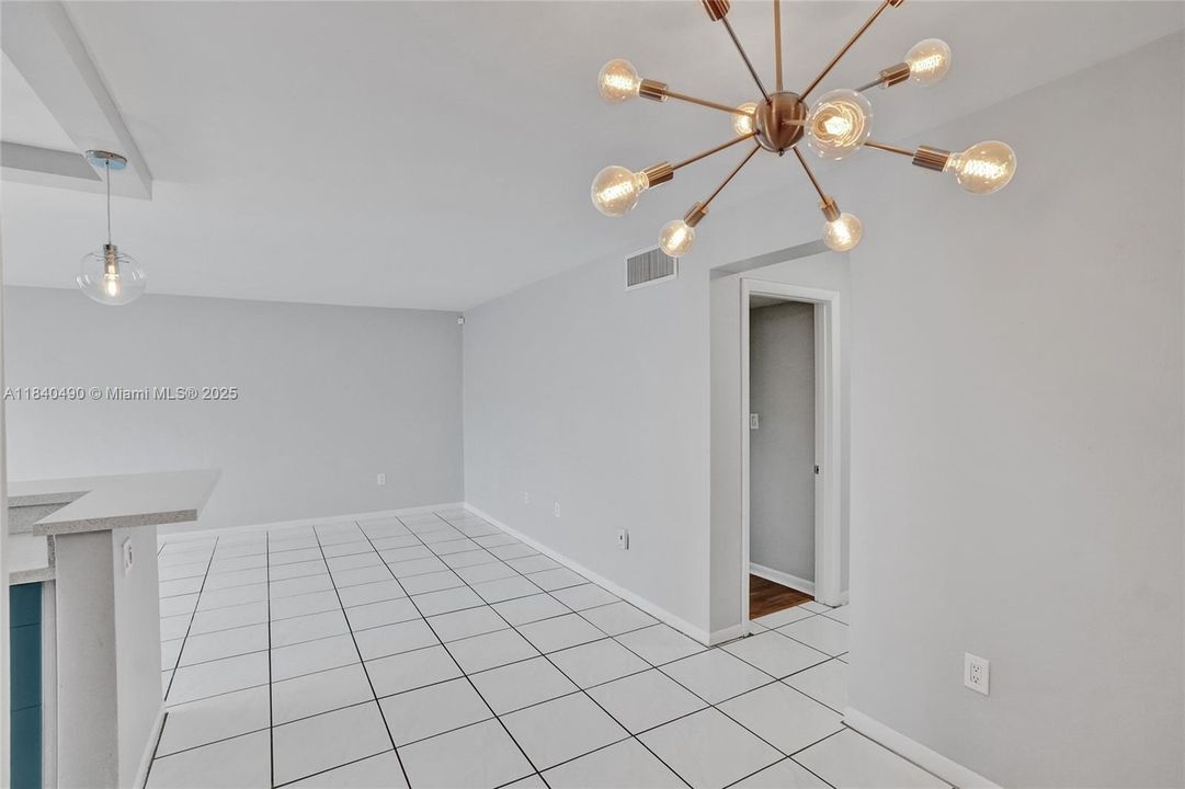 Недавно продано: $319,900 (1 спален, 1 ванн, 768 Квадратных фут)