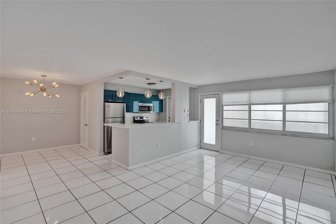 Недавно продано: $319,900 (1 спален, 1 ванн, 768 Квадратных фут)