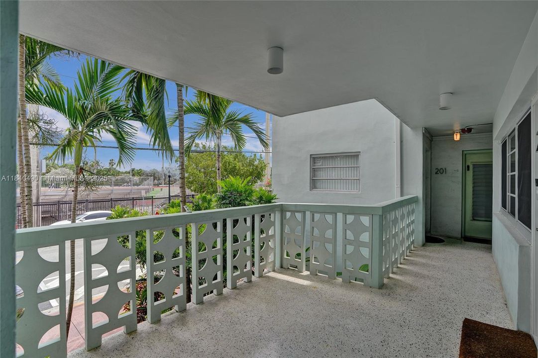 Недавно продано: $319,900 (1 спален, 1 ванн, 768 Квадратных фут)