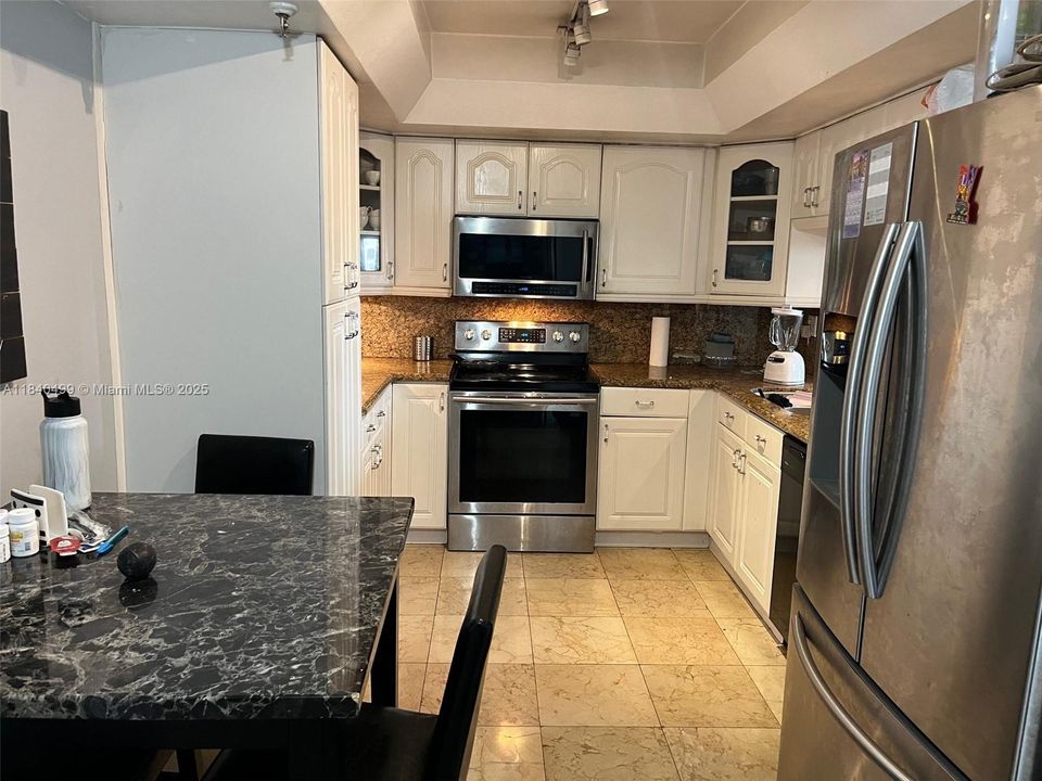 For Sale: $725,000 (2 beds, 2 baths, 1464 Square Feet)