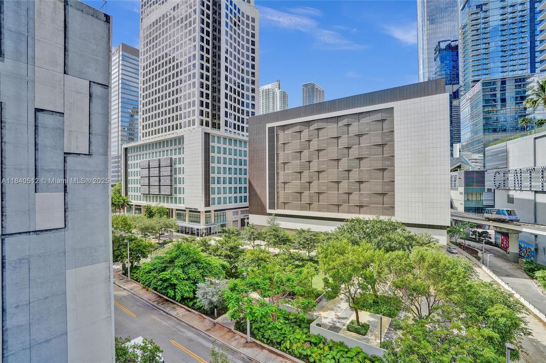 待售: $325,000 (0 贝兹, 1 浴室, 545 平方英尺)