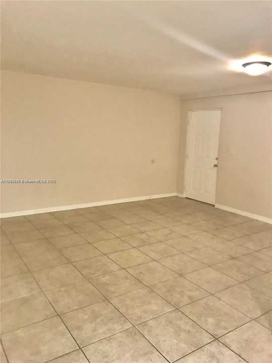 Recently Sold: $269,000 (2 beds, 1 baths, 748 Square Feet)