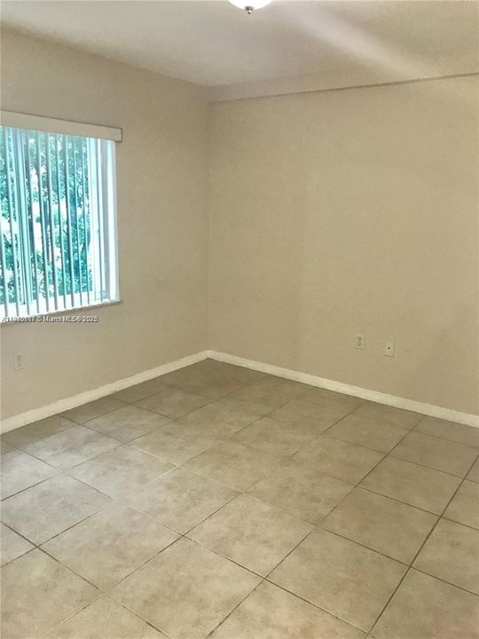 Recently Sold: $269,000 (2 beds, 1 baths, 748 Square Feet)