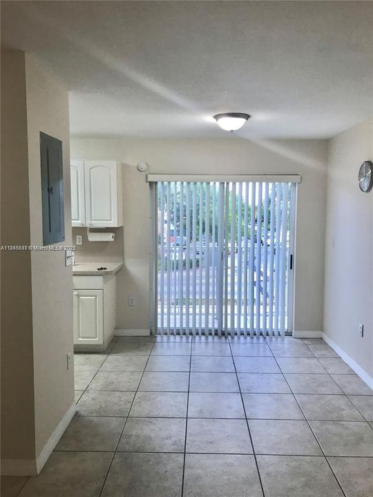 Recently Sold: $269,000 (2 beds, 1 baths, 748 Square Feet)