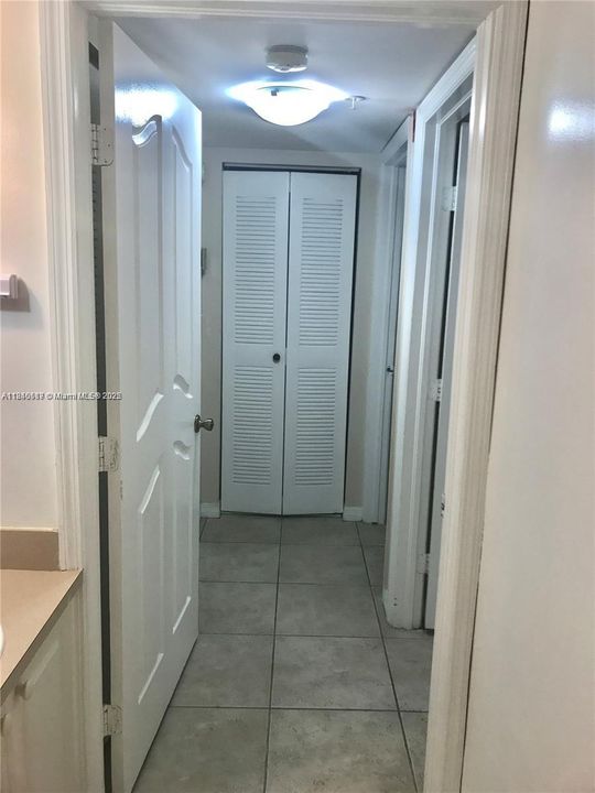 Recently Sold: $269,000 (2 beds, 1 baths, 748 Square Feet)