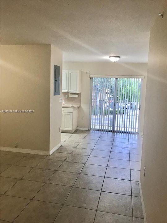Recently Sold: $269,000 (2 beds, 1 baths, 748 Square Feet)
