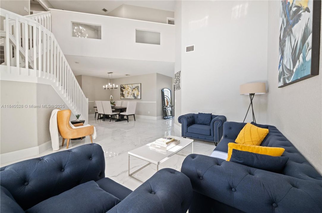 Недавно продано: $1,050,000 (6 спален, 4 ванн, 3912 Квадратных фут)