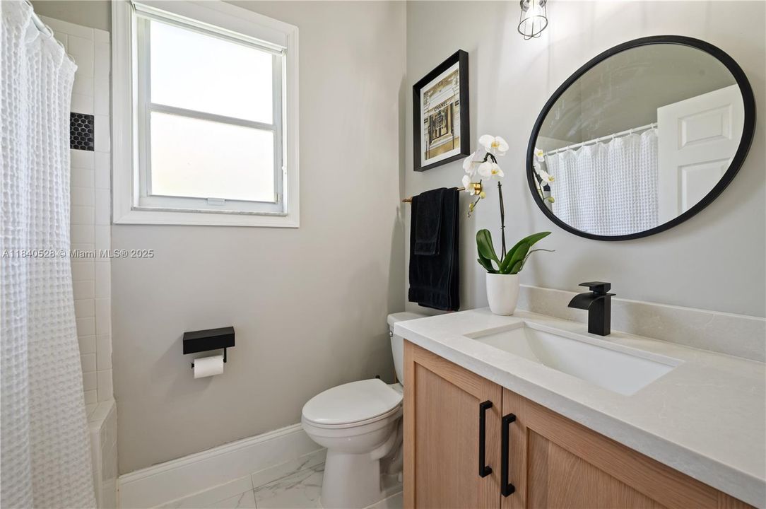 Недавно продано: $1,050,000 (6 спален, 4 ванн, 3912 Квадратных фут)