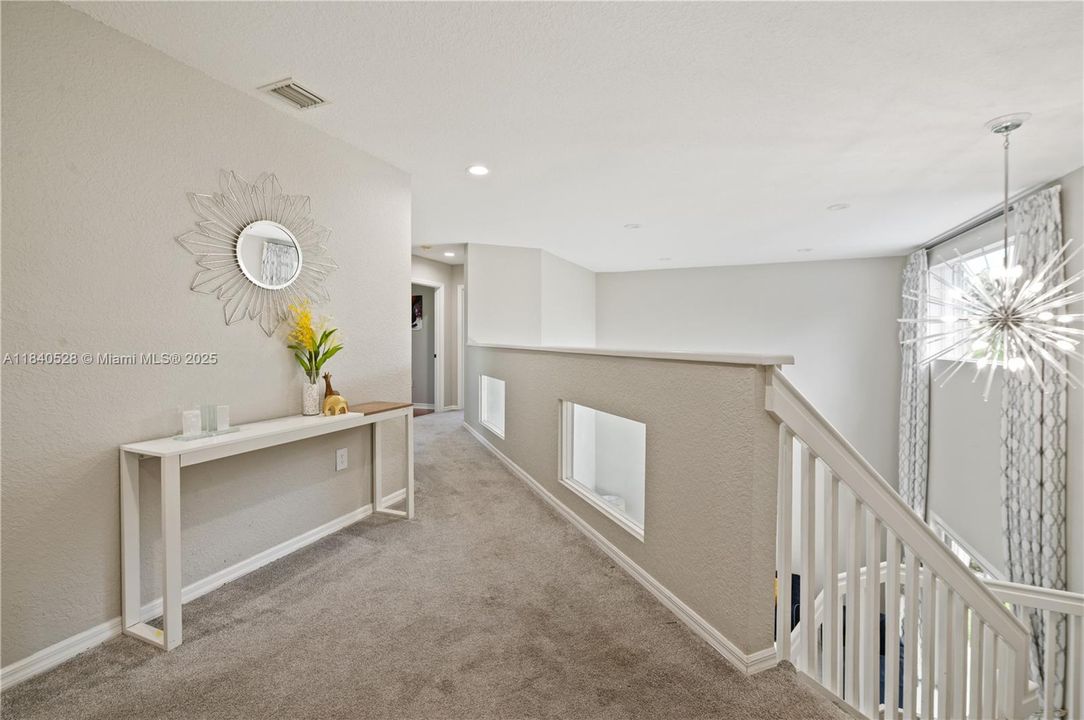 Недавно продано: $1,050,000 (6 спален, 4 ванн, 3912 Квадратных фут)