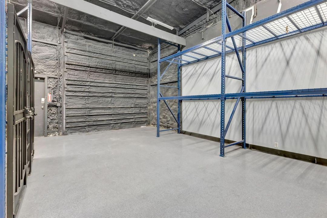 INSULATED GARAGE DOOR