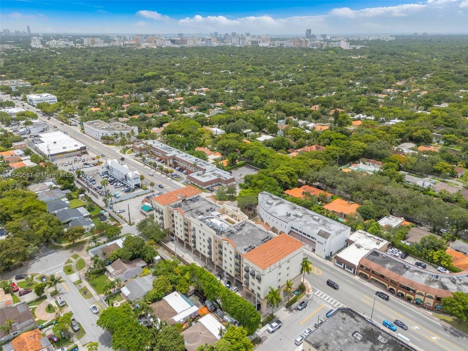 Recently Sold: $290,000 (1 beds, 1 baths, 931 Square Feet)