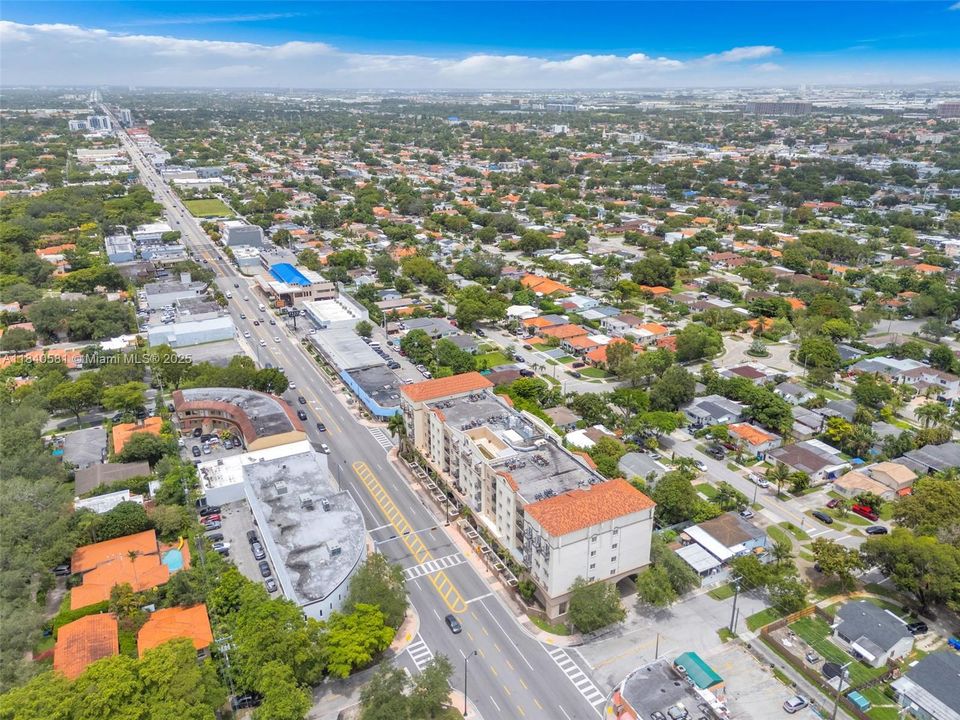 Recently Sold: $290,000 (1 beds, 1 baths, 931 Square Feet)