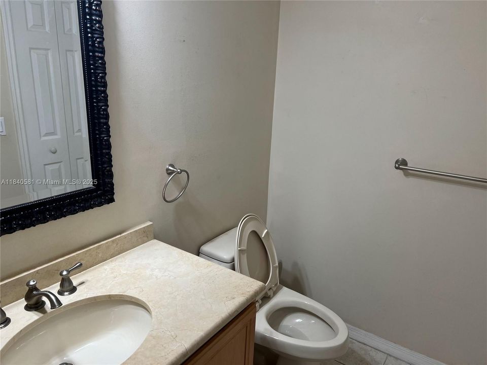 Recently Sold: $290,000 (1 beds, 1 baths, 931 Square Feet)