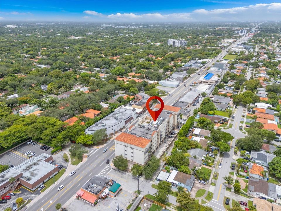 Recently Sold: $290,000 (1 beds, 1 baths, 931 Square Feet)