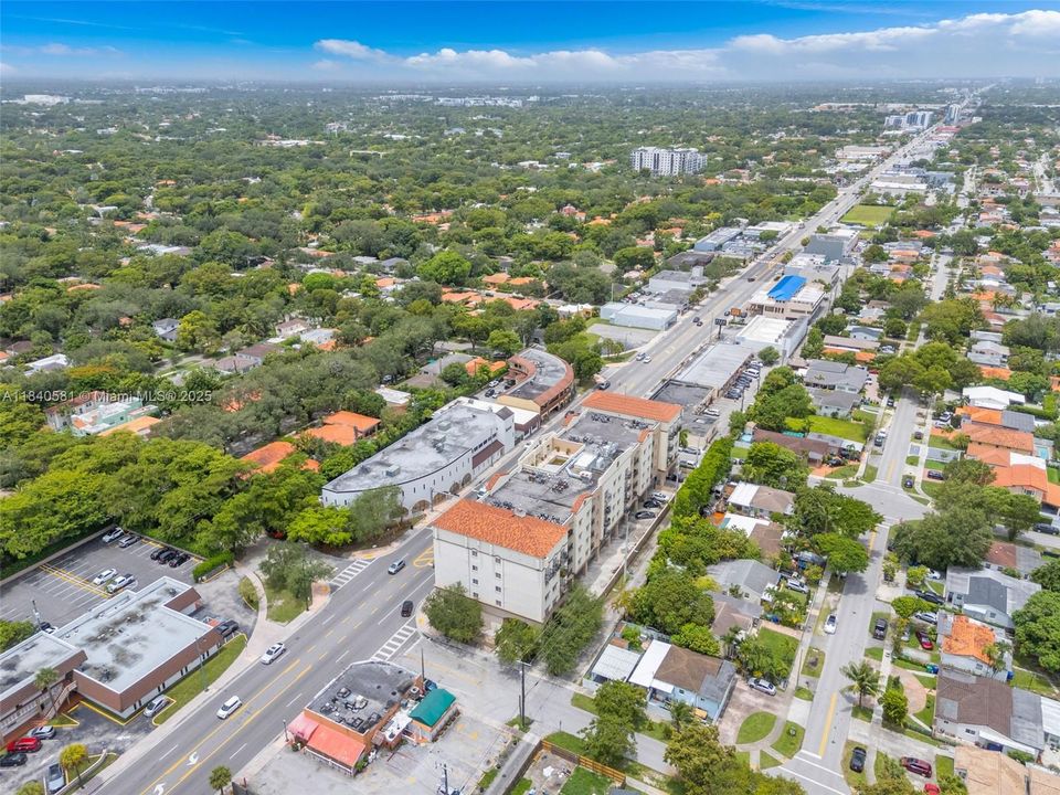 Recently Sold: $290,000 (1 beds, 1 baths, 931 Square Feet)