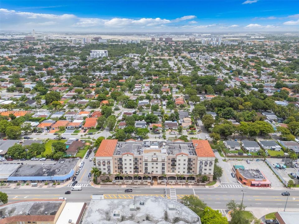 Recently Sold: $290,000 (1 beds, 1 baths, 931 Square Feet)