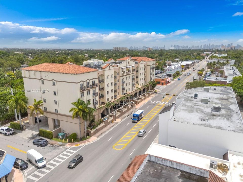 Recently Sold: $290,000 (1 beds, 1 baths, 931 Square Feet)