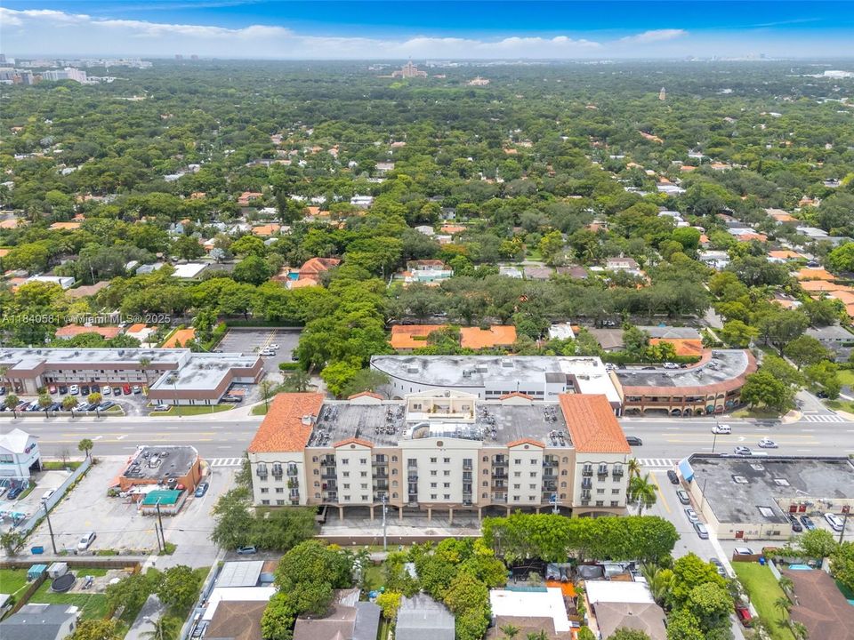 Recently Sold: $290,000 (1 beds, 1 baths, 931 Square Feet)