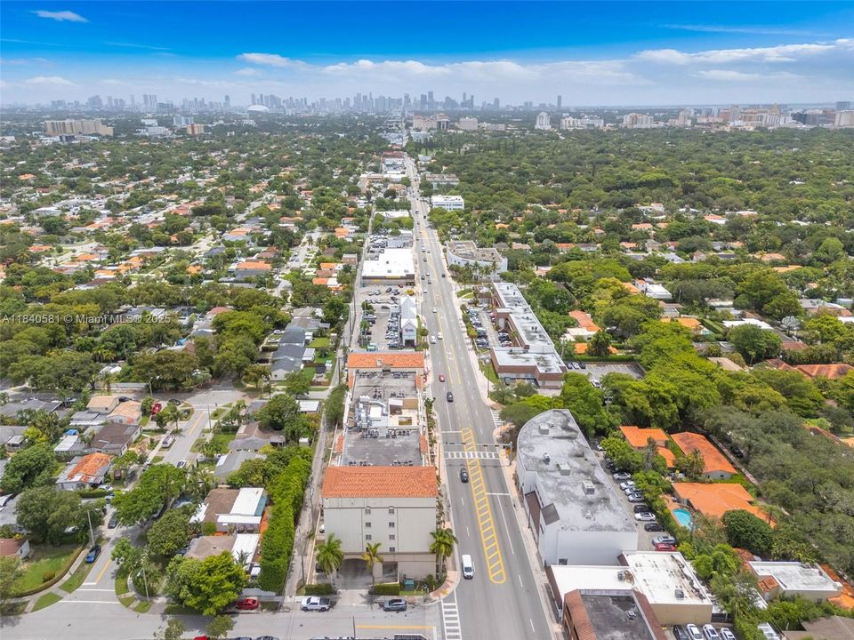 Recently Sold: $290,000 (1 beds, 1 baths, 931 Square Feet)