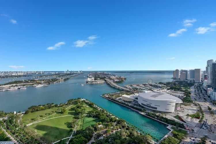For Sale: $725,000 (1 beds, 2 baths, 938 Square Feet)