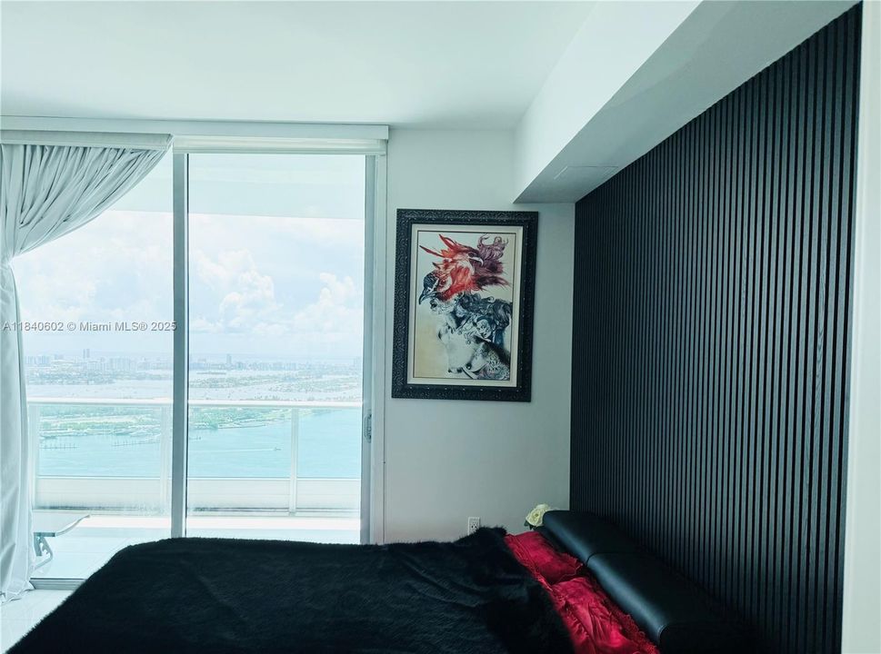 For Sale: $725,000 (1 beds, 2 baths, 938 Square Feet)