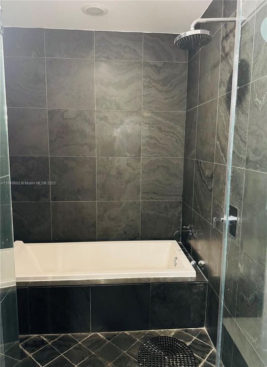 For Sale: $725,000 (1 beds, 2 baths, 938 Square Feet)