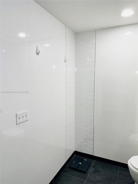 For Sale: $725,000 (1 beds, 2 baths, 938 Square Feet)