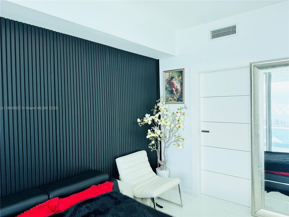 For Sale: $725,000 (1 beds, 2 baths, 938 Square Feet)