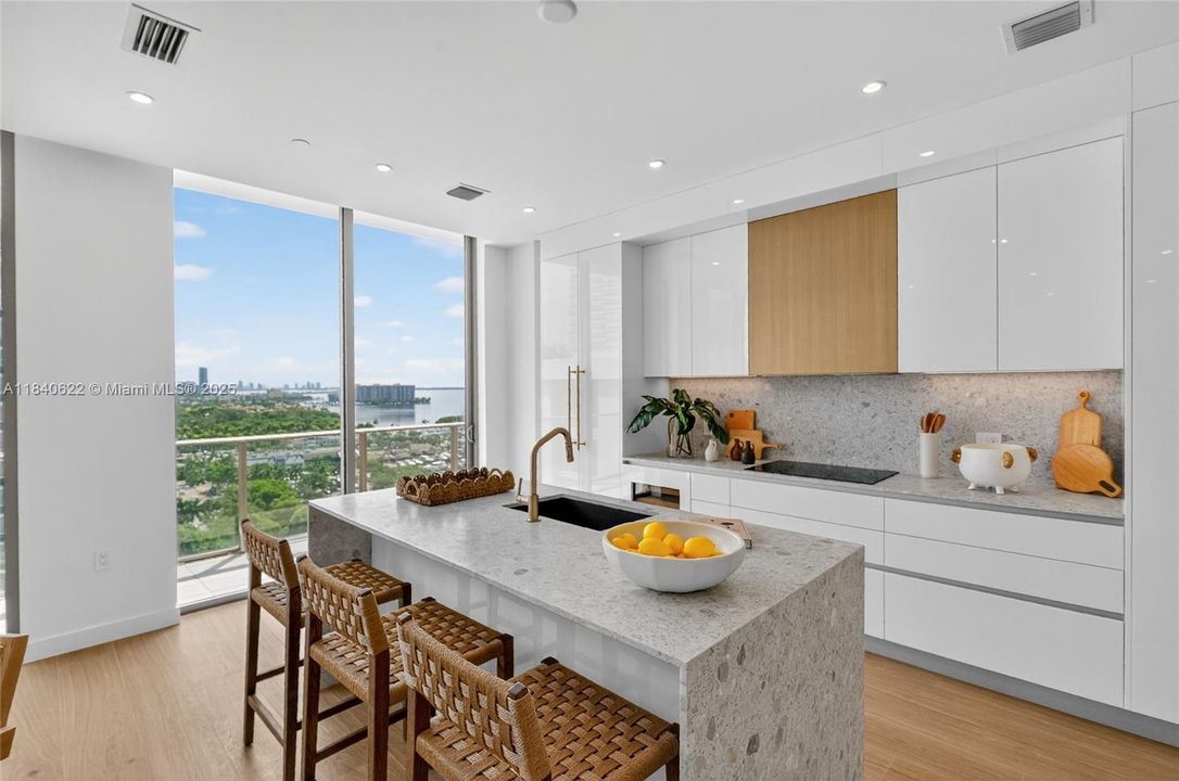 待售: $14,998,000 (4 贝兹, 4 浴室, 4812 平方英尺)