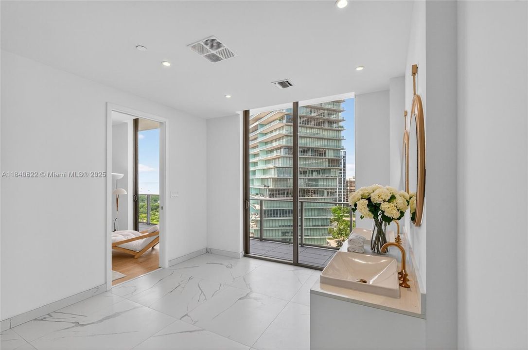 待售: $14,998,000 (4 贝兹, 4 浴室, 4812 平方英尺)