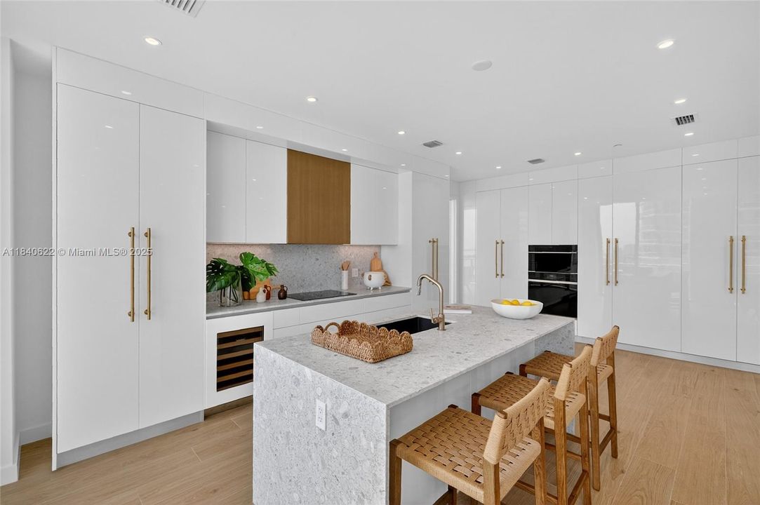 待售: $14,998,000 (4 贝兹, 4 浴室, 4812 平方英尺)