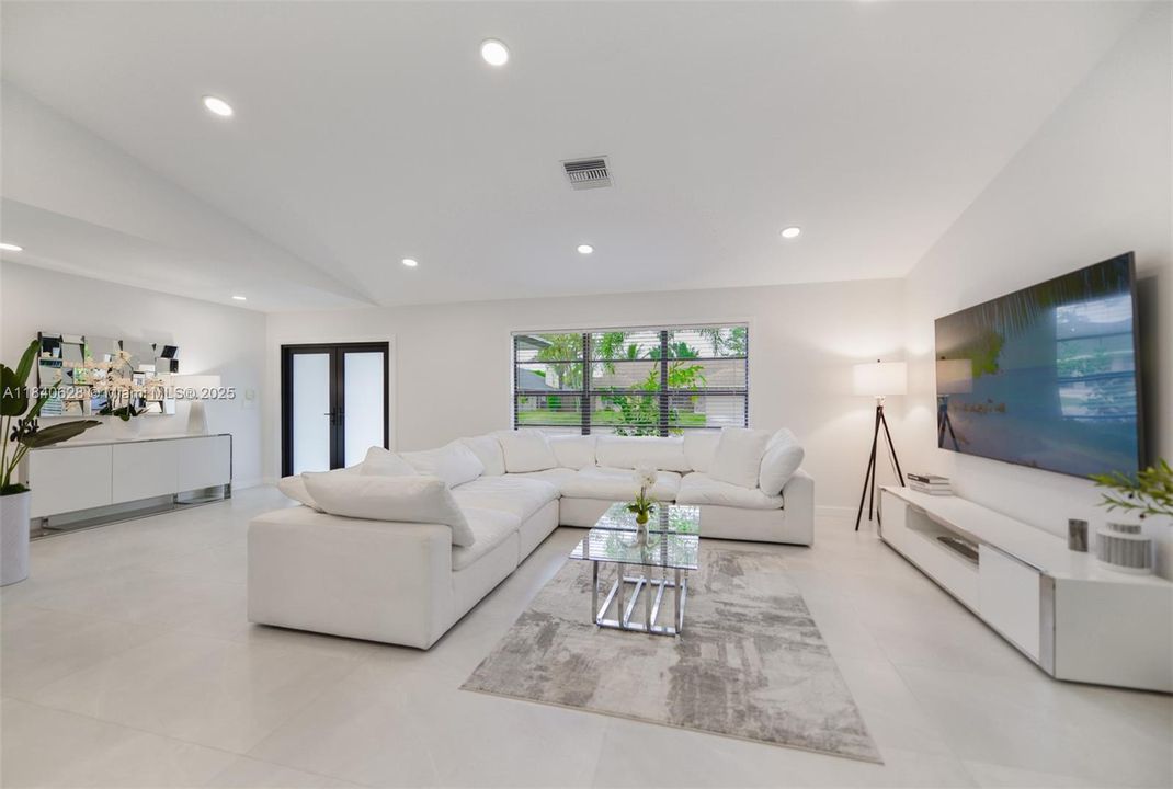 最近售出: $789,000 (5 贝兹, 3 浴室, 2263 平方英尺)