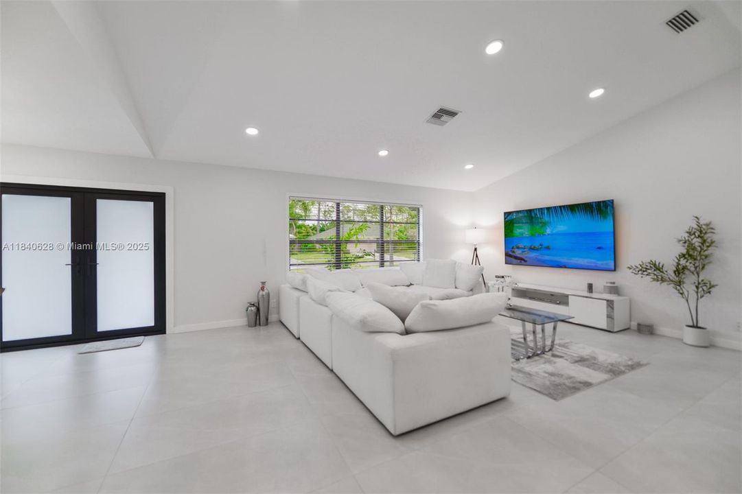 最近售出: $789,000 (5 贝兹, 3 浴室, 2263 平方英尺)