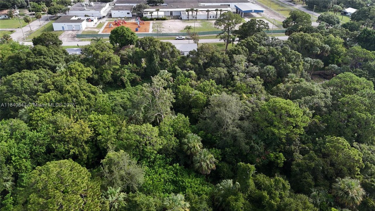 待售: $65,000 (0.81 acres)